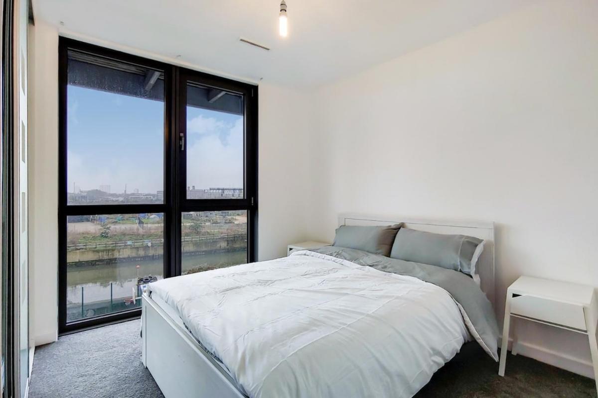 Appartamento Stunning 2-bed, 2-bath With Balcony Views Stratford Westfield *