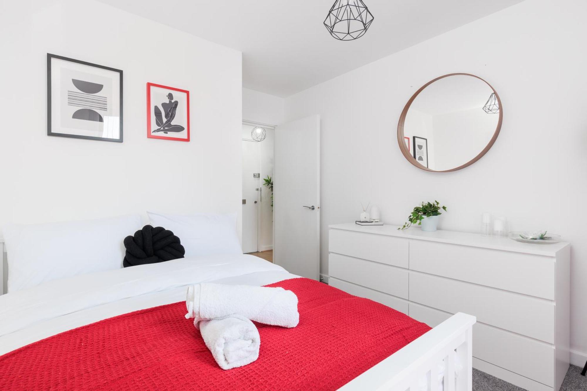 Appartamento Stunning 2-bed, 2-bath With Balcony Views Stratford Westfield *